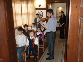 Класовете по цигулка и акордеон при НЧ “Искра“ със свои прояви