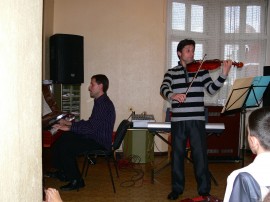 Класовете по цигулка и акордеон при НЧ “Искра“ със свои прояви / Новини от Казанлък