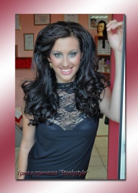 Мариана Стефанова - участничка в конкурса “Царица Роза“ / Новини от Казанлък