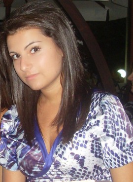 Ученичка в 10 клас подготвя първата си стихосбирка / Новини от Казанлък