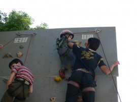 Момиче на ненавършени 3 години изкачи 6 метрова стена