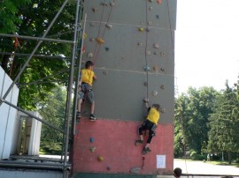 Момиче на ненавършени 3 години изкачи 6 метрова стена