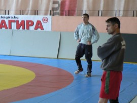  Световен шампион по борба води юношеските национали в Казанлък