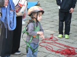 Момиче на ненавършени 3 години изкачи 6 метрова стена / Новини от Казанлък