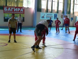  Световен шампион по борба води юношеските национали в Казанлък