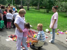 Деца с увреждания се забавляваха в парк “Розариум“