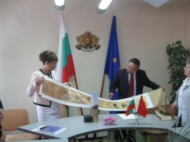 В празничните дни кметът на община Казанлък  проведе делови срещи с чуждестранни делегации