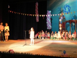 Най-малките казанлъшки таланти участваха в песенен конкурс / Новини от Казанлък