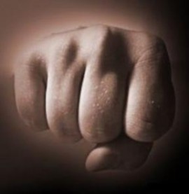 Баба и внуци набиха магазинер / Новини от Казанлък