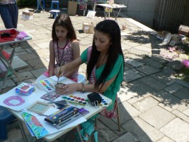 Нели Славова нарисува Роза по време на уърк шоп