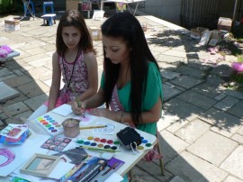 Нели Славова нарисува Роза по време на уърк шоп