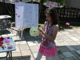 Нели Славова нарисува Роза по време на уърк шоп