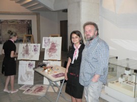 В Казанлък рисуват картини с вино и розово масло  / Новини от Казанлък