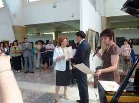 Трима казанлъшки директори и учители получиха грамоти “Неофит Рилски“