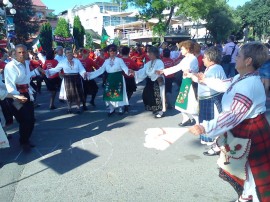 Казанлъшките хоротропци от НЧ “Жар“ се завърнаха от фестивал в Поморие