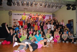 Казанлъчанки в плен на Zumba / Новини от Казанлък