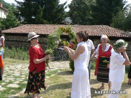 С традиционни ритуали посрещнахме Еньовден