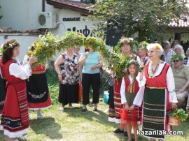 С традиционни ритуали посрещнахме Еньовден