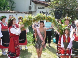 С традиционни ритуали посрещнахме Еньовден / Новини от Казанлък