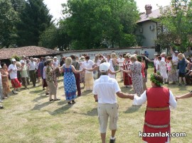 С традиционни ритуали посрещнахме Еньовден