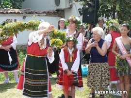 С традиционни ритуали посрещнахме Еньовден