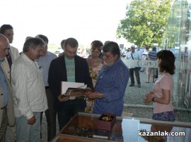 Симеон Дянков посети Голямата Косматка и обеща 1,5 милиона за казанлъшките гробници