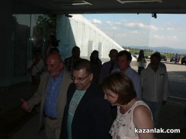 Симеон Дянков посети Голямата Косматка и обеща 1,5 милиона за казанлъшките гробници