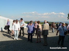 Симеон Дянков посети Голямата Косматка и обеща 1,5 милиона за казанлъшките гробници