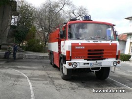 В последните часове казанлъшките огнеборци гасиха пожар в града и автомобил / Новини от Казанлък