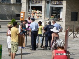 Театрали влязоха в пререкания с полицията относно правото на митинг / Новини от Казанлък