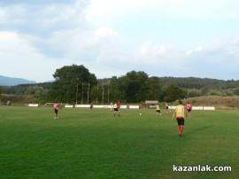 Футболистите на „Розова долина“ с първа тренировка и нов треньор