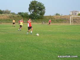 Футболистите на „Розова долина“ с първа тренировка и нов треньор