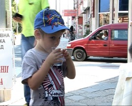 В жегите - безплатно минерална вода от Палас