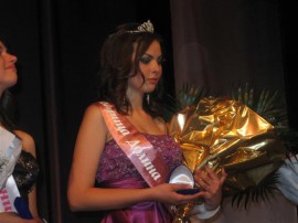 Царицата на Долината на розите ще представя страната ни на Фестивал в Шанхай / Новини от Казанлък