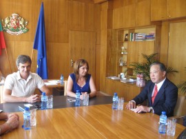 Почетният консул на Япония покани Стоянова да гостува в страната на изгряващото слънце / Новини от Казанлък