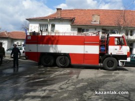 Късо съединение предизвика пожар в цветарски магазин / Новини от Казанлък