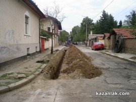 Асфалтът пристига в Казанлък