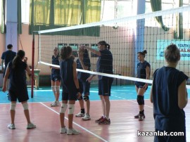 Деца плакаха в казанлъшката спортна зала / Новини от Казанлък