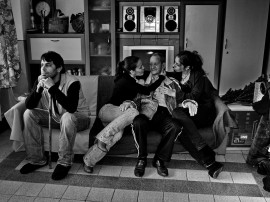 Календар като мост между поколенията снимат казанлъшки младежи / Новини от Казанлък