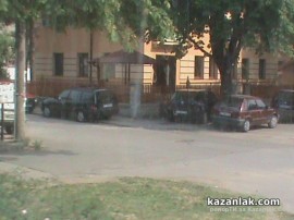 Паркиране по тротоарите в Казанлък