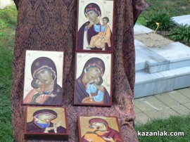 Православният празник Успение Богородично даде старт на изложба в казанлъшки храм / Новини от Казанлък