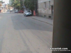 Паркиране по тротоарите в Казанлък