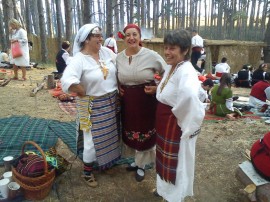 Танцьорите от “Жар“ играха пред погледа на Цветан Цветанов