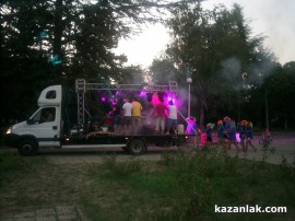 Стрийт парадът тръгна за Дискотека под звездите