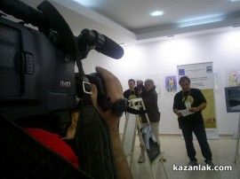 Фотоси от Долината на траките ще занесе на кмета на Извор Андрей Лютов / Новини от Казанлък