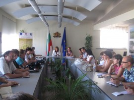 Кметът Галина Стоянова се срещна с директорите на училища / Новини от Казанлък