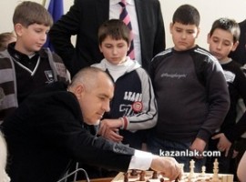 Бойко Борисов в двубой срещу казанлъчанин / Новини от Казанлък