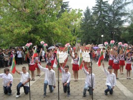 Представители на Община Казанлък участваха  в празничните утра за първия учебен ден / Новини от Казанлък