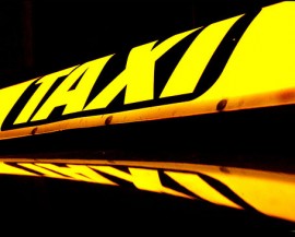 Казанлъчанин потроши таксиметров автомобил / Новини от Казанлък