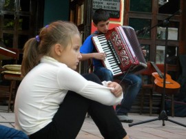 Днес се проведе музикална работилница  „Есенна дъга на изкуствата”